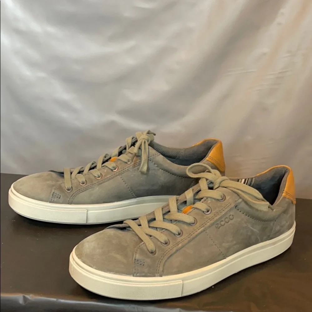 ECCO Soft Lace-Up Sneaker in Grey-Green w/Tan Leather Backs (EUC, Men’s Sz 8) - Picture 2 of 8